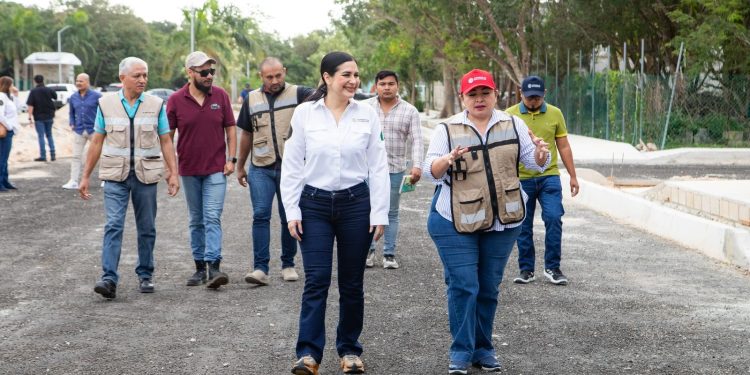 Con la pavimentación de la avenida Mayapan, Estefanía Mercado cumple a los habitantes de Tumben Chilam