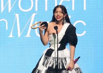 Ángela Aguilar fue reconocida en la gala de los Billboard Women in Music 2025