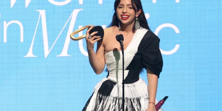 Ángela Aguilar fue reconocida en la gala de los Billboard Women in Music 2025