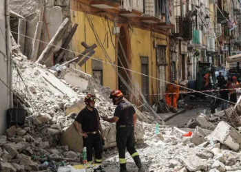 Mujer de 74 años es rescatada tras 27 horas bajo los escombros en Italia