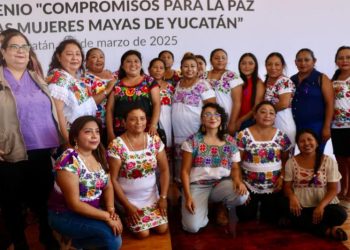 Ceremonia maya y firma de convenio enmarcan la entrega de reconocimientos a parteras, guardianas de saberes ancestrales