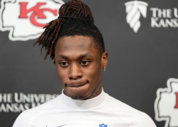 El jugador de los Chiesfs, Xavier Worthy, fue arrestado por violencia doméstica