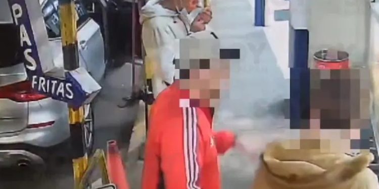 Un violento asalto a mano armada ocurrió a pocos metros de una caseta de policías en Naucalpan, Estado de México
