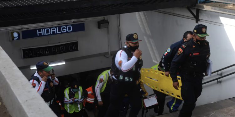 Metro CDMX: Atienden a persona inconsciente en la Estación Hidalgo