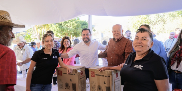 BIENESTAR ENTREGA APOYOS A FAMILIAS DE 18 EJIDOS DE CANDELARIA