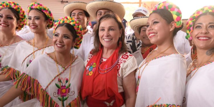Mujeres de Humo reciben a Rocío Nahle en el Nicho de Aromas y Sabores
