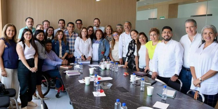 Rocío Nahle se reúne con diputadas y diputados de Veracruz para definir agenda legislativa