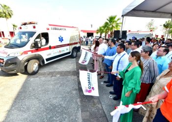 Entregan 14 ambulancias a unidades médicas de Centros Integradores en Tabasco