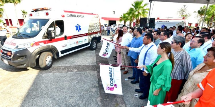 Entregan 14 ambulancias a unidades médicas de Centros Integradores en Tabasco