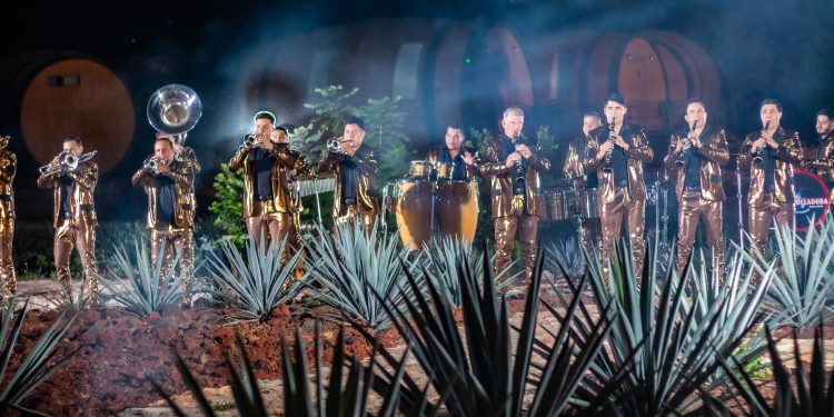 La Arrolladora Banda El Limón y Chuponcito cierran con éxito el Carnaval de Campeche 2025