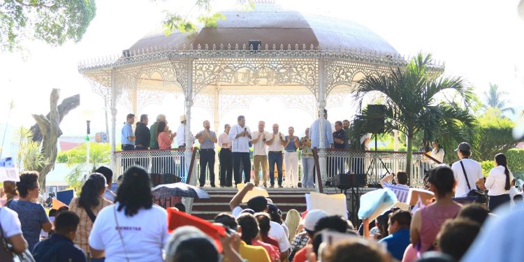 Javier May inaugura obras por más de 12.4 mdp en Teapa