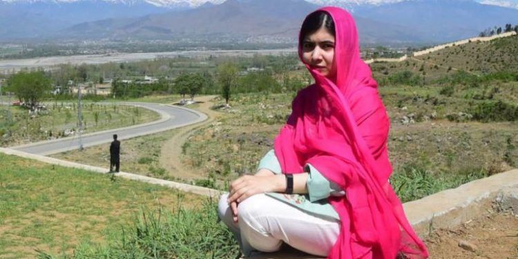 Malala regresa a su ciudad natal en Pakistán, 13 años después del ataque talibán