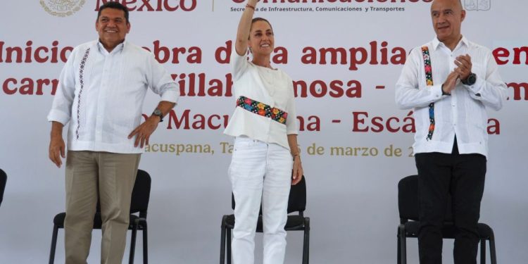 Sheinbaum da banderazo a la ampliación de la carretera Macuspana-Escárcega