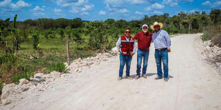 REHABILITACIÓN DE CAMINO SACA COSECHAS EN EL KILÓMETRO 74 DE ESCÁRCEGA