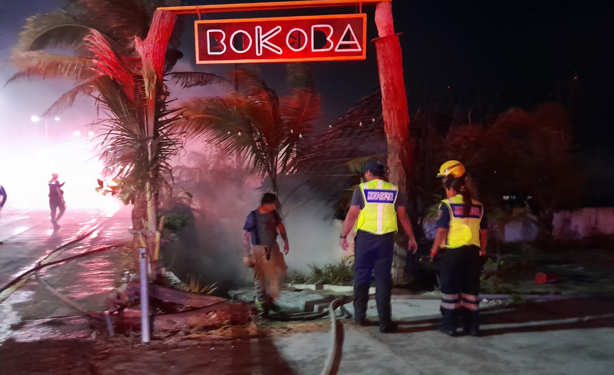 Incendio consume palapa de restaurante en Boca del Río