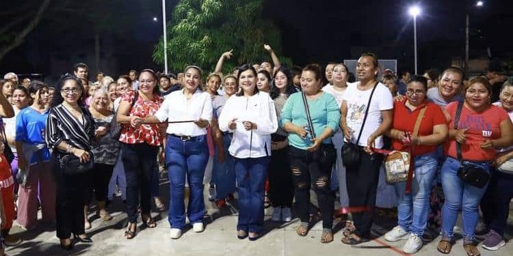 Entrega Gobierno de Centro nuevo alumbrado público en Gaviotas Norte y La Manga I