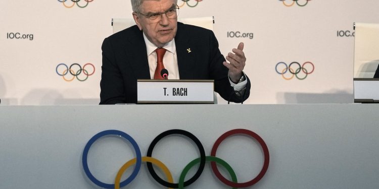 El boxeo podría regresar a los Juegos Olímpicos de 2028, adelanta Thomas Bach