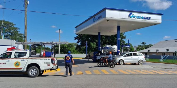 Clausuran gasolinera en Tierra Colorada en Centro por orden judicial