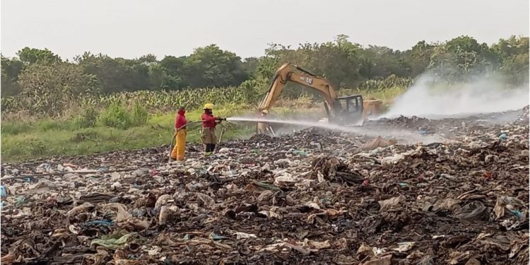 Avance del 80% en la sofocación del incendio en el basurero de Cunduacán