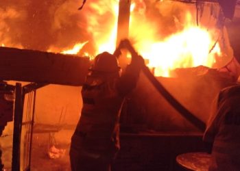 Atacan e incendian locales de «El Niñón Jr.» en Jalpa de Méndez