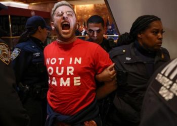 Casi 100 personas arrestadas en protesta en Torre Trump en apoyo a activista propalestino