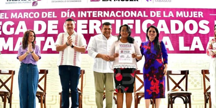 Arranca en Comalcalco el programa «Tandas para la Mujer» con la entrega de 750 certificados