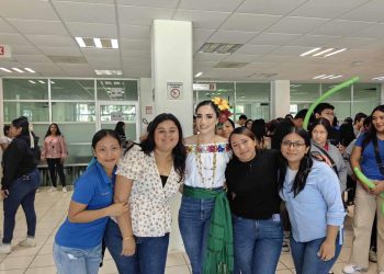 Ximena Osorio recorre Teapa y recibe apoyo de la comunidad