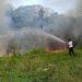 Remueven desechos de autopartes en Nacajuca tras incendio para prevenir nuevos siniestros