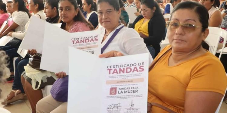 Gobierno de Tabasco entrega 600 constancias del programa «Tandas para la Mujer» en Centla