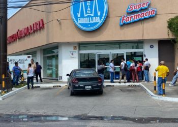Adulto mayor sufre infarto y muere al interior de farmacia en Atasta