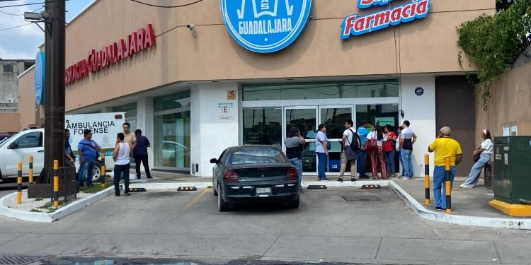 Adulto mayor sufre infarto y muere al interior de farmacia en Atasta
