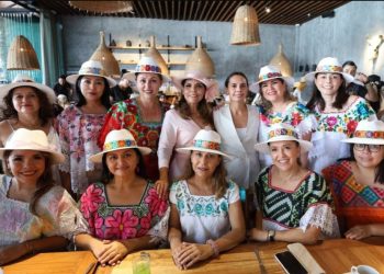 La Presidenta Municipal, Ana Paty Peralta, se sumó al tradicional “Desayuno del Sombrero” en apoyo del DIF de Benito Juárez