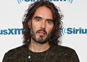 Russell Brand reacciona a las acusaciones a través de video