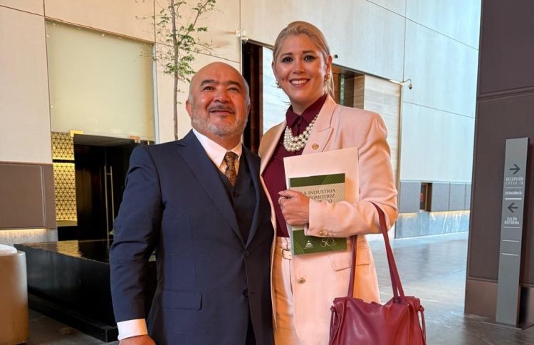 Verónica Camino Farjat  tomó protesta al nuevo Consejo Directivo de la AMAVE