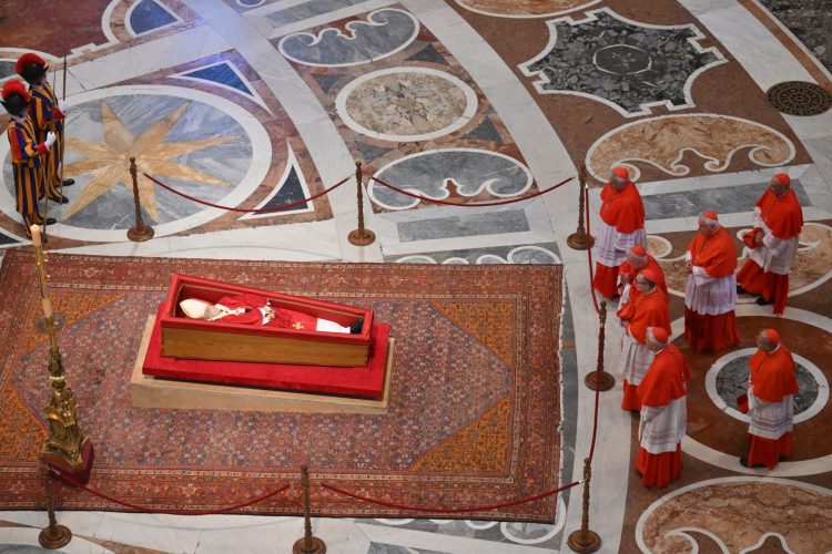 Se realiza recorrido fúnebre del papa Francisco hacia la Basílica de San Pedro