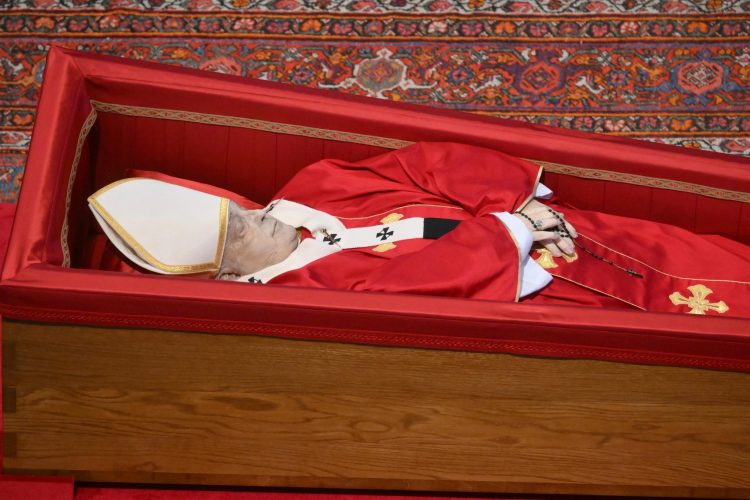 Se realiza recorrido fúnebre del papa Francisco hacia la Basílica de San Pedro