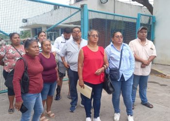 Vecinos de La Manga II bloquean acceso a la CFE y logran respuesta tras una semana sin luz