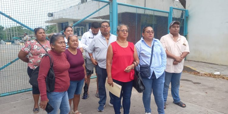 Vecinos de La Manga II bloquean acceso a la CFE y logran respuesta tras una semana sin luz