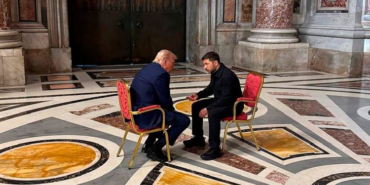 Trump y Zelensky sostienen reunión «productiva» en Roma tras funeral del Papa Francisco