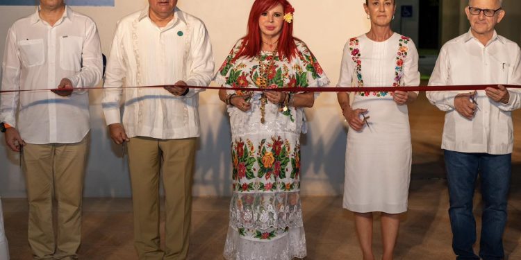 INAUGURAN CLAUDIA SHEINBAUM Y LAYDA SANSORES EL CENTRO DE ATENCIÓN A VISITANTES EN LA ZONA ARQUEOLÓGICA DE XCALUMKÍN