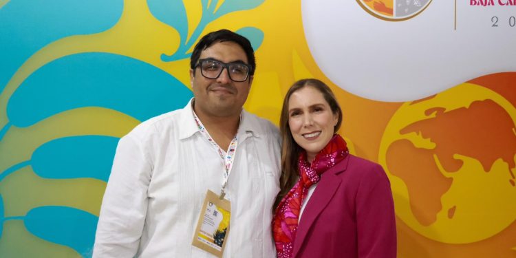 Atenea Gómez se pasea con su Damo en Baja California a costa del dinero de los Isleños