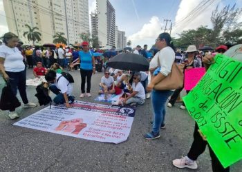Maestros del Comité Central de Lucha bloquearon esta mañana la avenida Bonampak