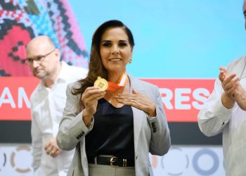 Mara Lezama Espinosa, recibe Medalla Liderazgo Anáhuac en Comunicación 2025