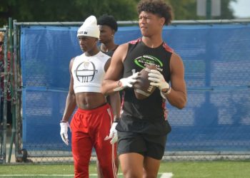 El prospecto Elijah Arroyo aprendió a jugar futbol americano en el sureste de nuestro país