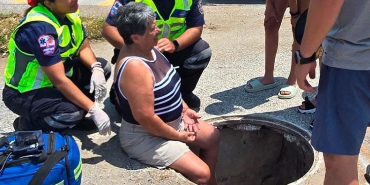 Turista cae a registro sin tapa en Boca del Río