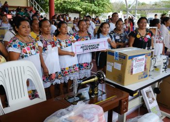 Con el programa Artesanas del Bienestar se fortalece la economía social y solidaria de 1,750 artesanas mayas con justicia social en Felipe Carrillo Puerto
