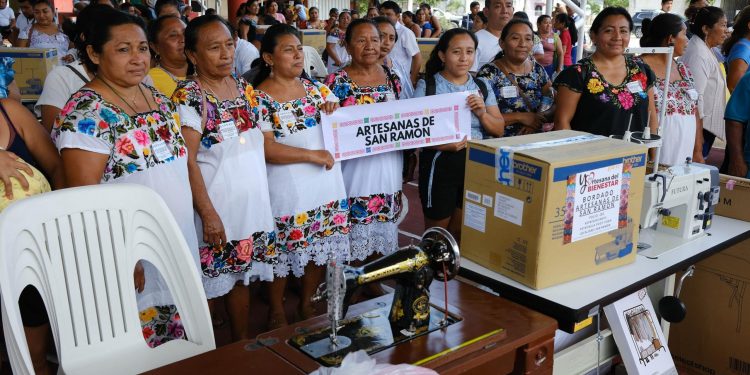 Con el programa Artesanas del Bienestar se fortalece la economía social y solidaria de 1,750 artesanas mayas con justicia social en Felipe Carrillo Puerto