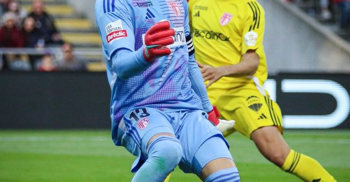 Guillermo Ochoa y el AVS dejan escapar la victoria y se acercan al descenso en la liga de Portugal