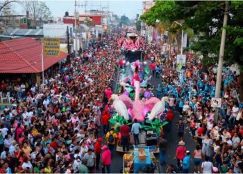 Desfile de carros alegóricos refleja confianza ciudadana en Villahermosa: secretario de Gobierno
