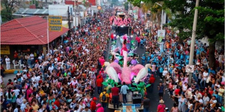 Desfile de carros alegóricos refleja confianza ciudadana en Villahermosa: secretario de Gobierno